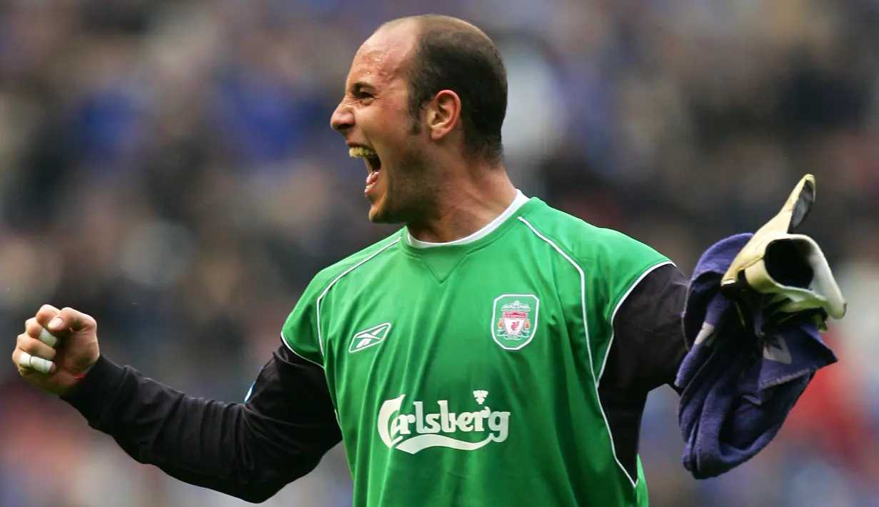 Jose Reina merupakan talenta binaan Barcelona dan bergabung ke tim senior pada tahun 2000-2002, pada 2005-2014 Reina bergabung bersama Liverpool.  (AFP/Paul Ellis)