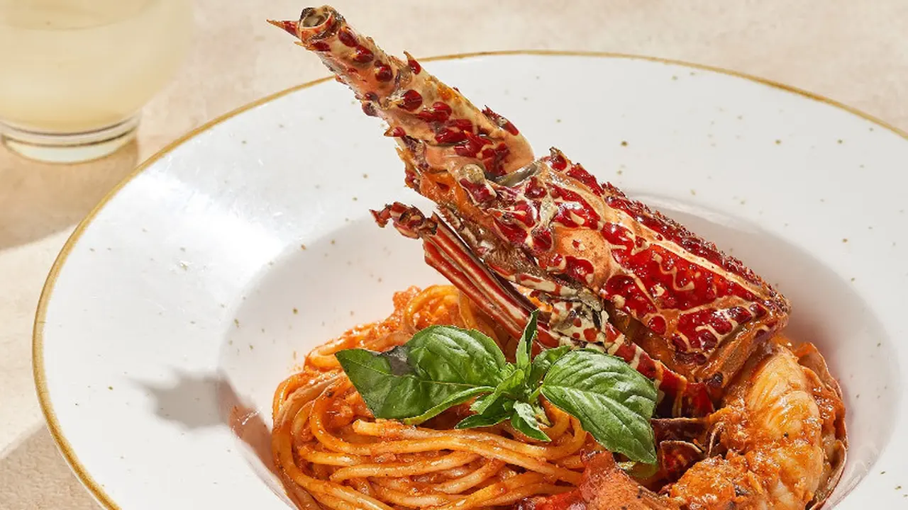 Makan Malam Natal dan Tahun Baru dengan Menyantap Menu Makanan Italian hingga Asia di Rocca  dengan menu Lobster Rose Pasta. dok. Rocca