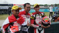 Pebalap AHRT, Gerry Salim, menjuarai balapan pertama ARRC kelas AP 250 di Sirkuit Buriram, Thailand, Jumat (14/4/2017). (Bola.com/Muhammad Wirawan Kusuma)