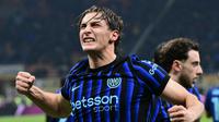 Striker muda Inter Milan, Francesco Pio Esposito, merayakan golnya ke gawang Lecce pada lanjutan Liga Italia Serie A 2025/2026 di Stadion Giuseppe Meazza, Kamis (15/1/2026) dini hari WIB. (Stefano RELLANDINI / AFP)