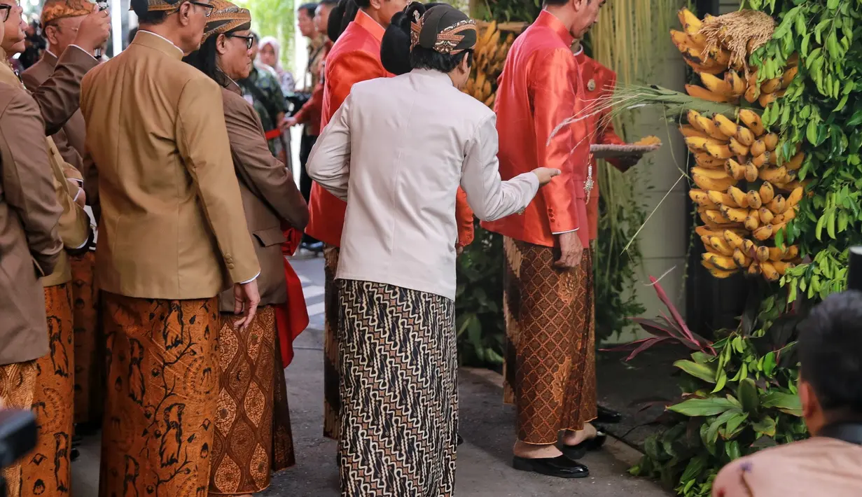 Sebelum pesta pernikahan pada esok hari, masih ada serangkaian acara lainnya. Di antaranya adalah prosesi siraman dan midodareni yang juga berlangsung pada hari ini, Selasa (7/11/2017). (Adrian Putra/Bintang.com)