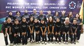 Pemain dan official Timnas voli putri Indonesia berfoto bersama usai upacara pelepasan di Padepokan Voli Jenderal Polisi Kunarto, Sentul, Jawa Barat, Selasa (2/6/2026). (Bola.com/Abdul Aziz)