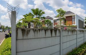 Model Pagar Beton Bertulang Anti Maling yang Super Kuat untuk Area Perumahan/ Ilustrasi AI