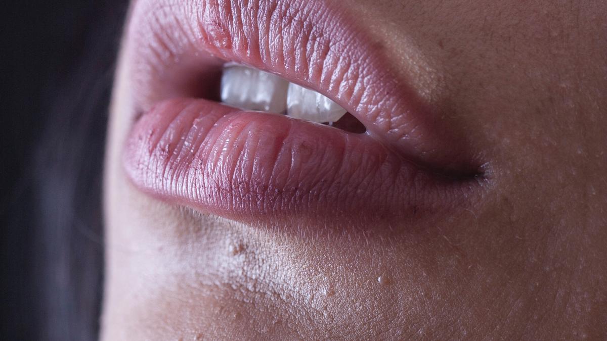 Hindari Ini, Kesalahan Bikin Bibir Tidak Glowing