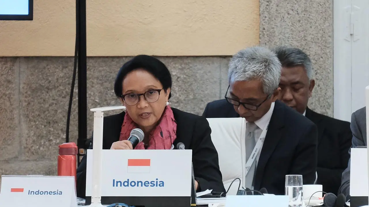Menlu Retno Marsudi dalam pertemuan ASEM di Madrid.