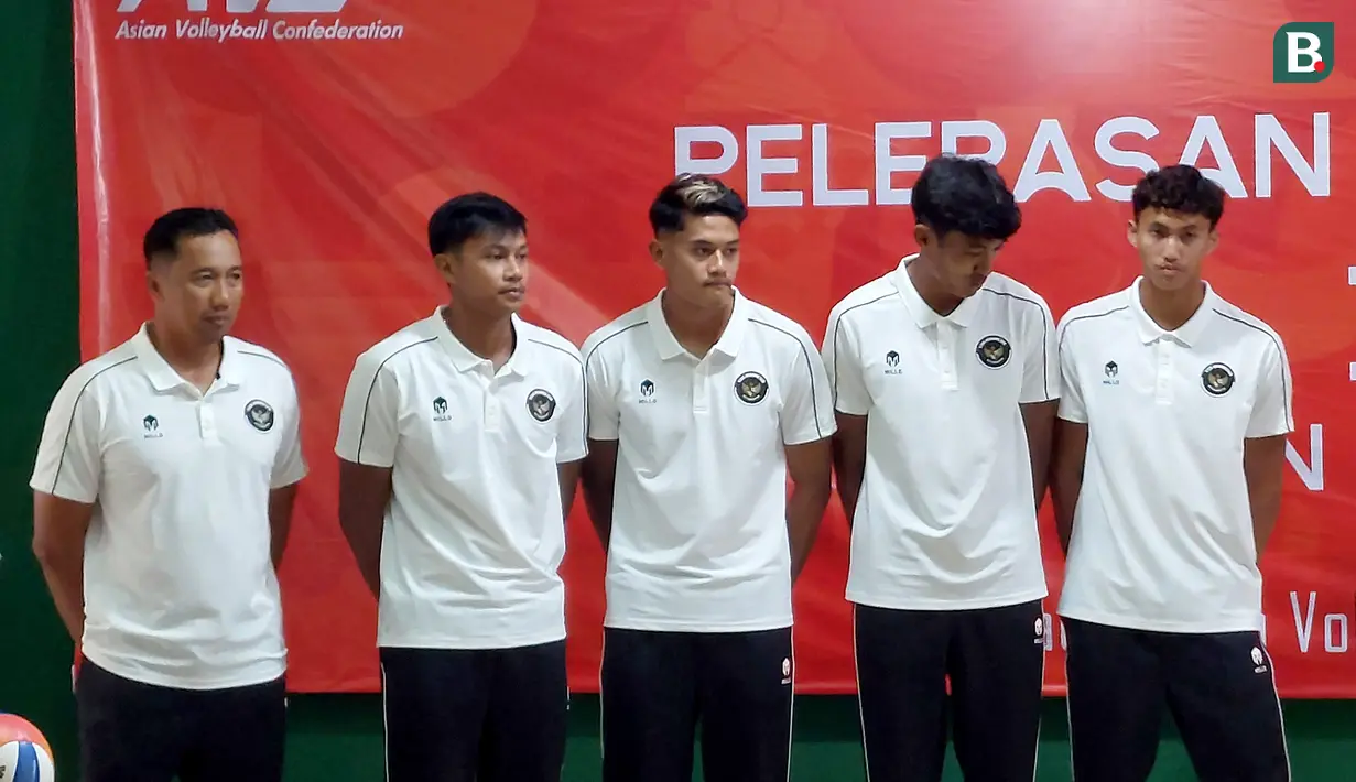 Timnas voli pantai putra Indonesia resmi dilepas PP PBVSI untuk berlaga di Asian Games 2026 di Aichi-Nagoya, Jepang. Bintang Akbar/Sofyan Rachman Efendi dan Imam Ahmad Faisal/Fairuz Bayhaqly membawa target meraih medali emas pada ajang yang berlangsung 19 September hingga 4 Oktober 2026. (Bola.com/Arif Anggara Mulya)