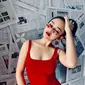 Amanda Manopo tampil mengenakan tank top merah dan aksesori warna senada (Dok.Instagram/@amandamanopo/https://www.instagram.com/p/CACobAyl0Z9/Komarudin)