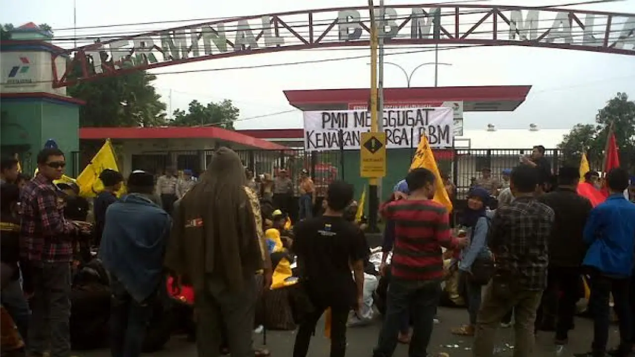 Demo kenaikan BBM di Malang. (Liputan6.com/Zainul Arifin)