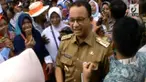 Puluhan warga yang tergabung dalam Aliansi Warga Miskin Jakarta, menggelar aksi unjuk rasa di depan Balai Kota Jakarta. Mereka menuntut agar Anies Baswedan tetap menjadi gubernur selama lima tahun ke depan.