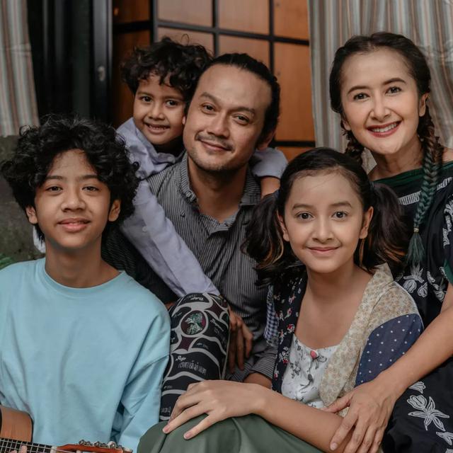 Widi Mulia Hamil Anak ke-4, Ini 7 Pemotretan Keluaga Dwi Sasono yang Selalu Kompak