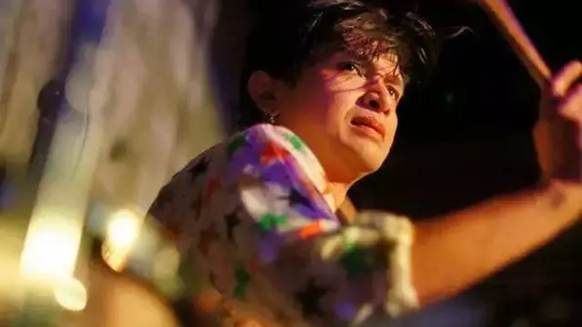 6 Potret Drummer Band Pria yang Selalu Tampil Keren Ini Gayanya Curi Perhatian