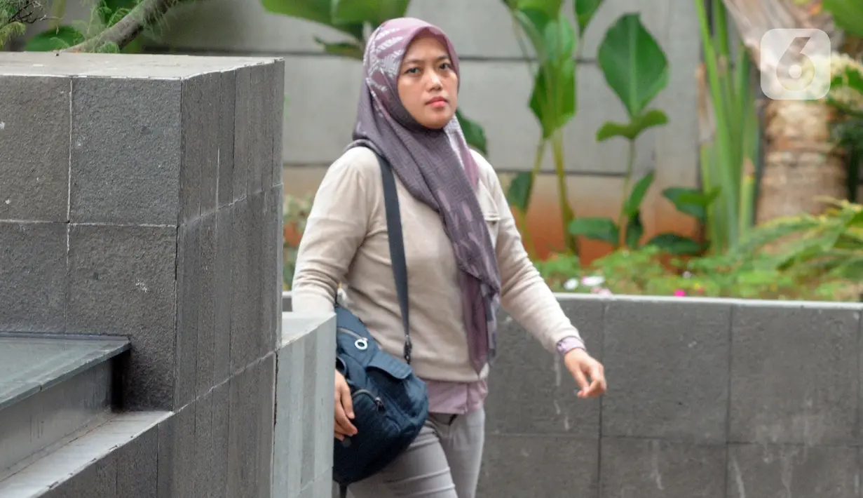 Wakil Gubernur Lampung, Chusnunia Chalim (Nunik) memenuhi panggilan penyidik KPK di Jakarta, Selasa (26/11/2019).  Pemeriksaan terhadap Chusnunia untuk melengkapi berkas perkara tersangka Direktur dan Komisaris PR Sharleen Raya (JECO Group) Hong Arta John Alfred (HA).  (merdeka.com/Dwi Narwoko)