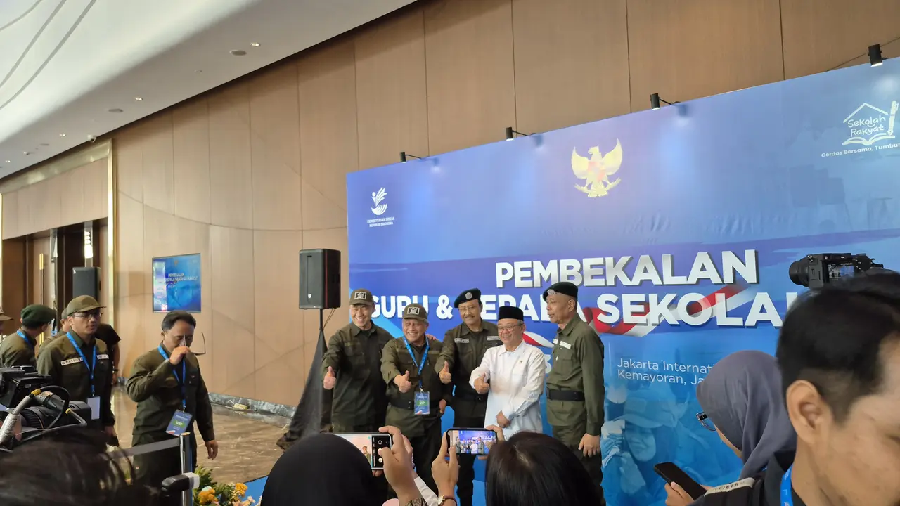 Menteri Sosial Saifullah Yusuf saat pembekalan guru dan kepala sekolah rakyat
