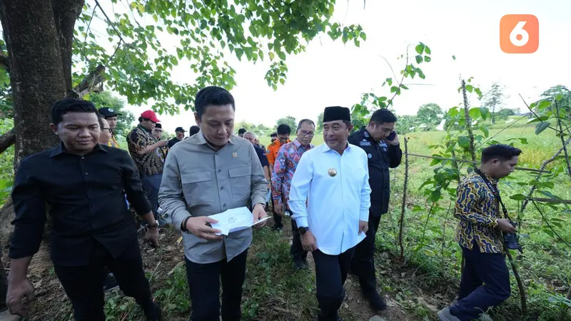 Pj Gubernur Sulsel Bahtiar Baharuddin dan Komisi V DPR RI, Andi Iwan Aras (Liputan6.com/Fauzan)