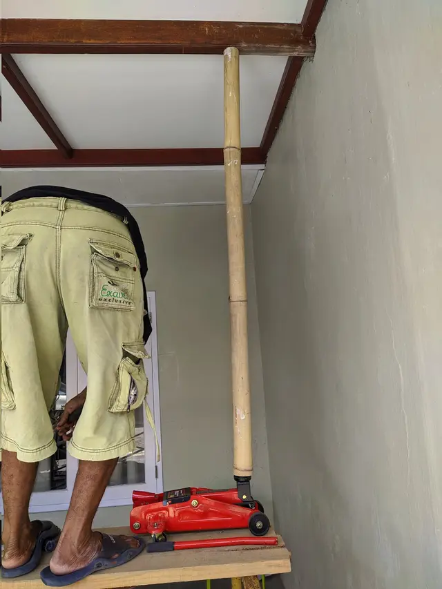 6 Penyangga Bangunan Nyeleneh Ini Bikin Geleng