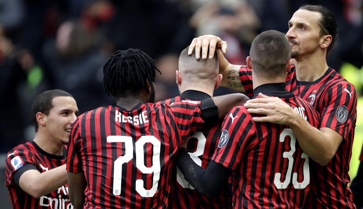 8. AC Milan - Klub asal kota Milan ini sedang mengalami masa-masa terpuruk, baik masalah prestasi maupun finansial. Rossoneri mempunyai utang sekitar 260 juta euro. (AP/Luca Bruno)
