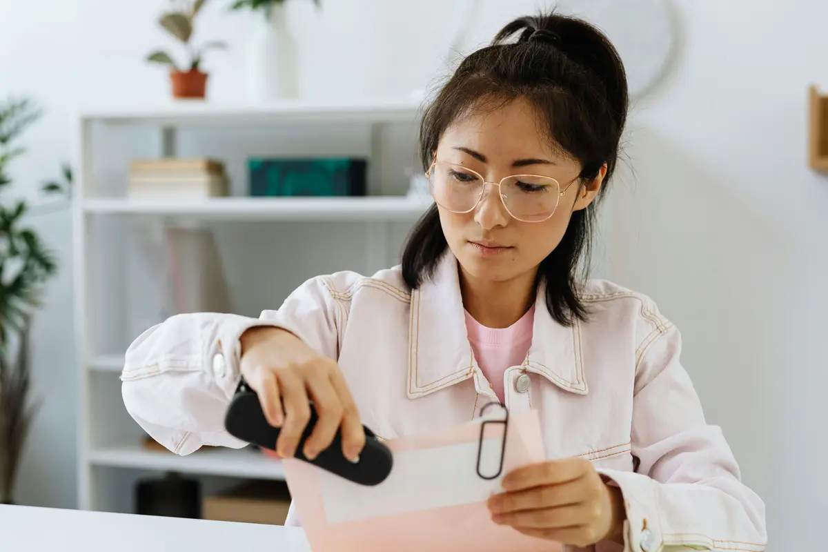 perempuan bekerja karir mandiri