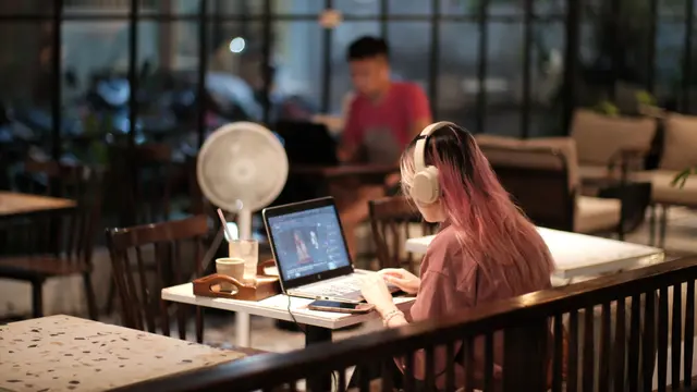 Work From Cafe Bukan Cuma soal Pindah Tempat Kerja