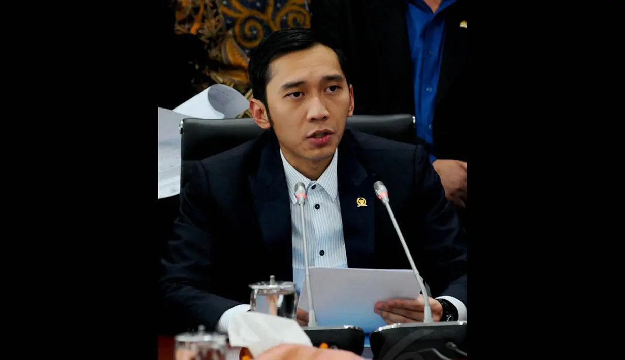 Dalam jumpa pers tersebut, Edhie Baskoro Yudhoyono (Ibas) mengatakan Fraksi Partai Demokrat di DPR menolak kenaikan harga BBM bersubsidi, Jakarta, Selasa (18/11/2014). (Liputan6.com/Andrian M Tunay)