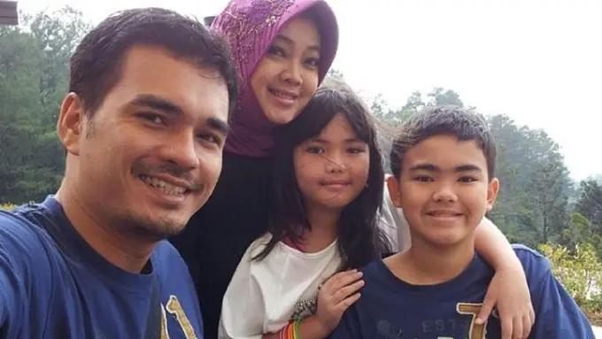 [Bintang] Rina Gunawan dan Teddy Syach