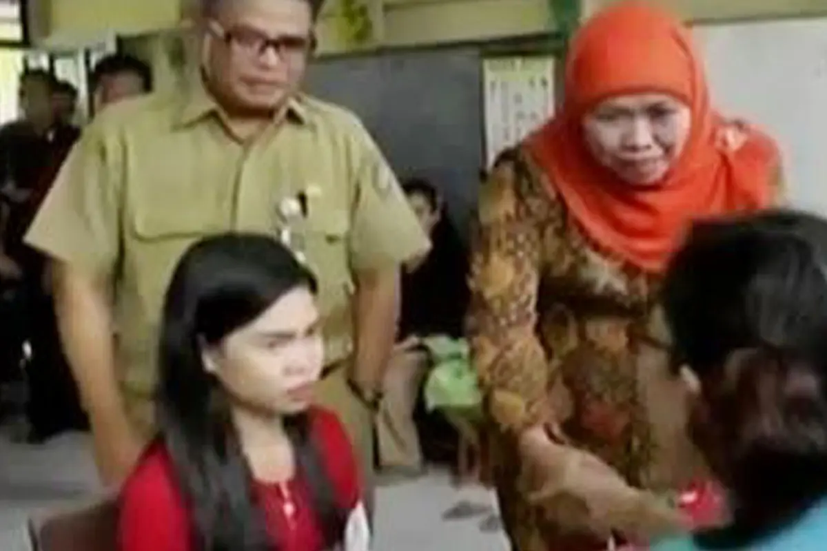 Mensos Hadiri Pengobatan dan Khitanan Massal YPAPK
