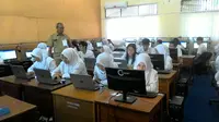Ujian nasional berbasis komputer di Bogor (Liputan6.com/ Achmad Sudarno)