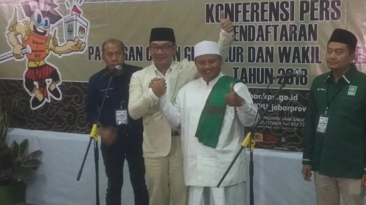Pasangan Ridwan Kamil - Uu Ruzhanul Ulum mendaftar ke KPUD Jabar