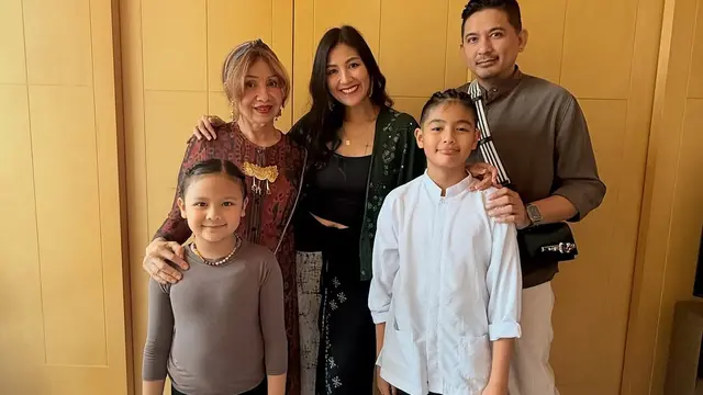 Potret Cantik Sea Anak Ryan Delon dan Sharena (credit: instagram/mrssharena)