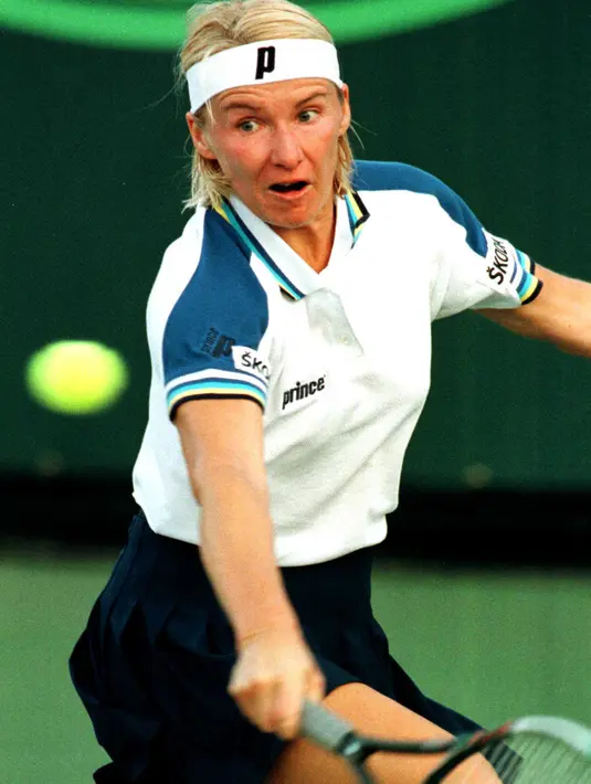 Jana Novotna meninggal pada usia 49 tahun akibat kanker yang dideritanya.  (AFP/Rhona Wise)