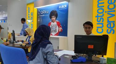 Kantor PT Bank Central Asia Tbk (BCA). saat ini transpormasi digital BCA melalui internet dan mobile banking, dan berbagai aplikasi, fitur, alat pembayaran nontunai.