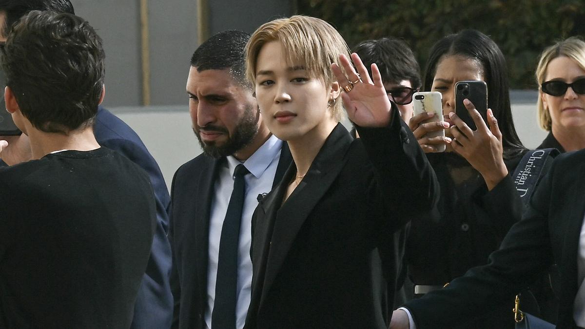Gaya Para Pesohor di Barisan Depan Show Dior Paris Fashion Week 2026, Jenna Ortega sampai Jimin BTS