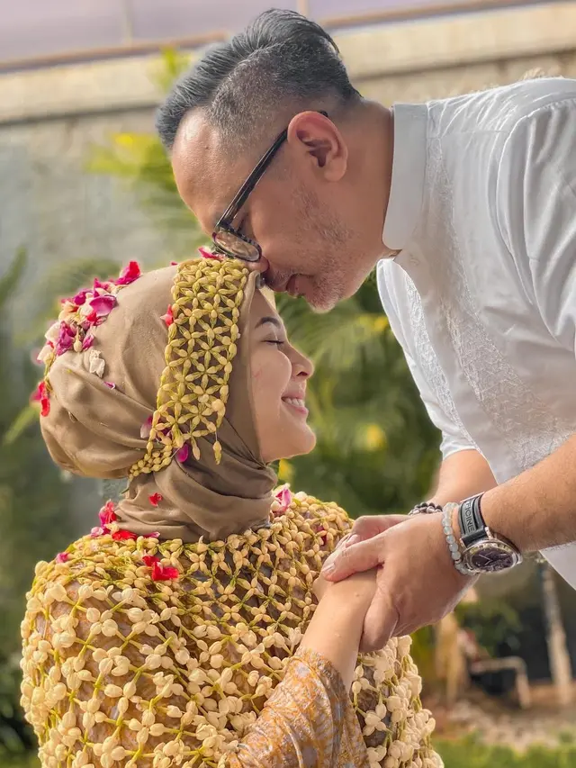 6 Potret Siraman Kesha Ratuliu Jelang Pernikahan, Penuh Haru Bahagia