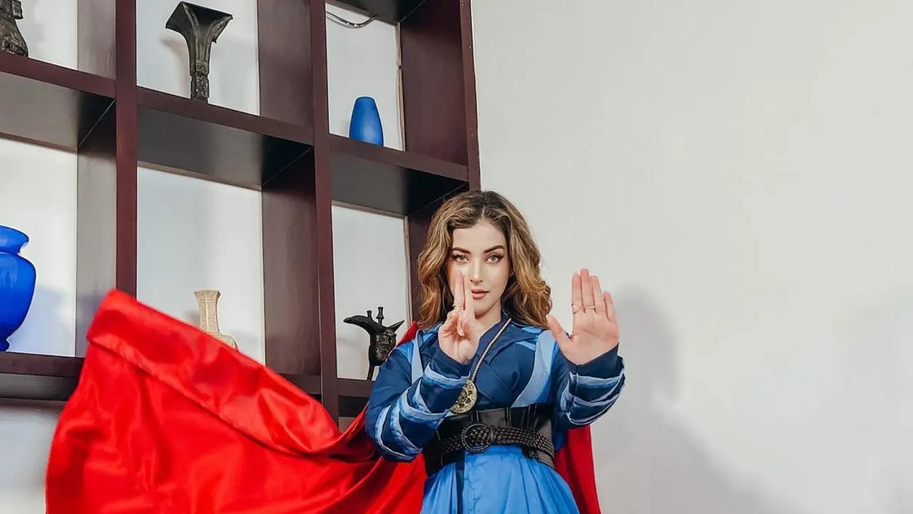 Potret Tasya Farasya Ngabuburit Cantik dengan Kostum Doctor Strange