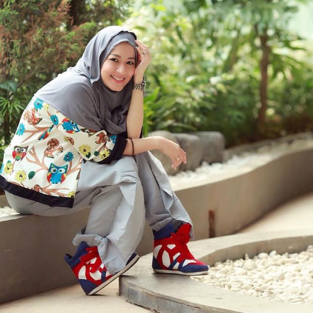Ternyata Mualaf Sejak SMP, Ini 6 Potret Lawas Okie Agustina di Awal Berhijab