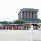 Menhan Prabowo Subianto berziarah ke Mausoleum atau monumen makam tokoh revolusi Vietnam, Ho Chi Minh di sela-sela kunjungan kerjanya di Vietnam. (Foto: Istimewa)