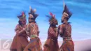 Para penari menampilkan tarian papua pada acara pembukaan TAFISA Games 2016 ke-6 di Mall Ancol Beach City, Jakarta, Sabtu (8/10/2016). Pembukaan ini di resmikan oleh Wapres Jusuf Kalla. (Liputan6.com/Herman Zakharia)