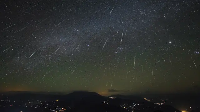 Hujan meteor alami di atas Dashanbao Wetlands pada 13 Desember 2013