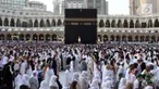 Petugas Perlindungan Jemaah di Masjidil Haram banyak menemukan joki hajar aswad untuk meminta uang kepada jemaah calon haji Indonesia agar dibantu bisa mencium hajar aswad.
