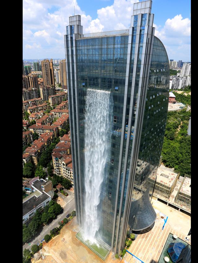 China Punya Air Terjun di Gedung Pencakar Langit