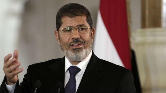 Eks presiden Mesir, Mohammed Morsi, meninggal dunia secara mendadak di ruang sidang pada Senin 17 Juni 2019 (AP Photo)