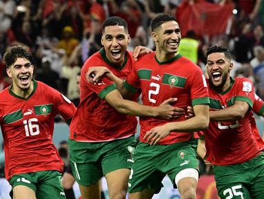 Sepanjang sejarah Piala Dunia, pencapaian tertinggi negara-negara Afrika adalah dengan mencapai babak perempatfinal alias 8 besar. Belum ada satu pun wakil Afrika yang mampu lolos lebih jauh dari babak perempatfinal. Termasuk Maroko pada edisi terbaru 2022 di Qatar yang masih berpeluang lolos ke semifinal, ini dia 4 negara Afrika yang mampu menembus babak perempatfinal Piala Dunia sepanjang sejarah. (AFP/Javier Soriano)