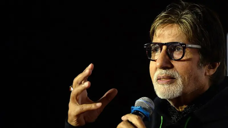 Amitabh Bachchan dalam konferensi pers rilis filmnya pada 2015 (AFP)