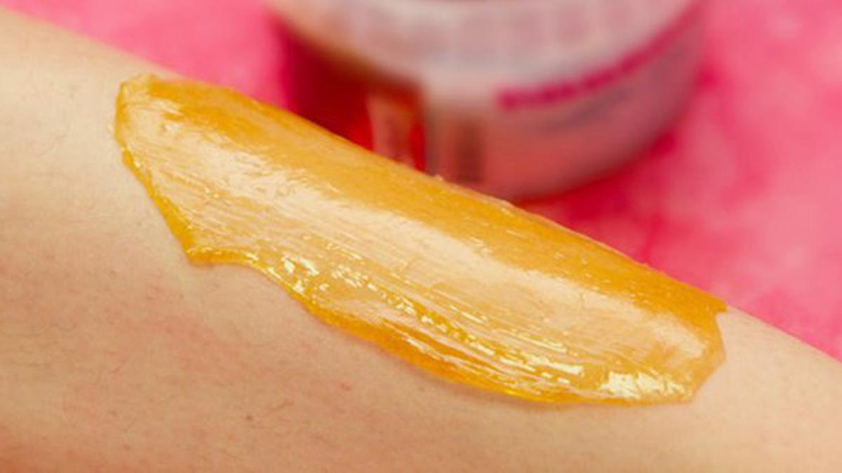 Cara Waxing Alami Bulu Kaki dengan Gula Karamel Beauty