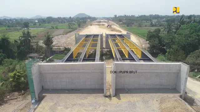 Kementerian Pekerjaan Umum dan Perumahan Rakyat (PUPR) tengah menangani pembangunan Jalan Tol Yogyakarta-Bawen yang merupakan bagian dari Proyek Strategis Nasional (PSN).