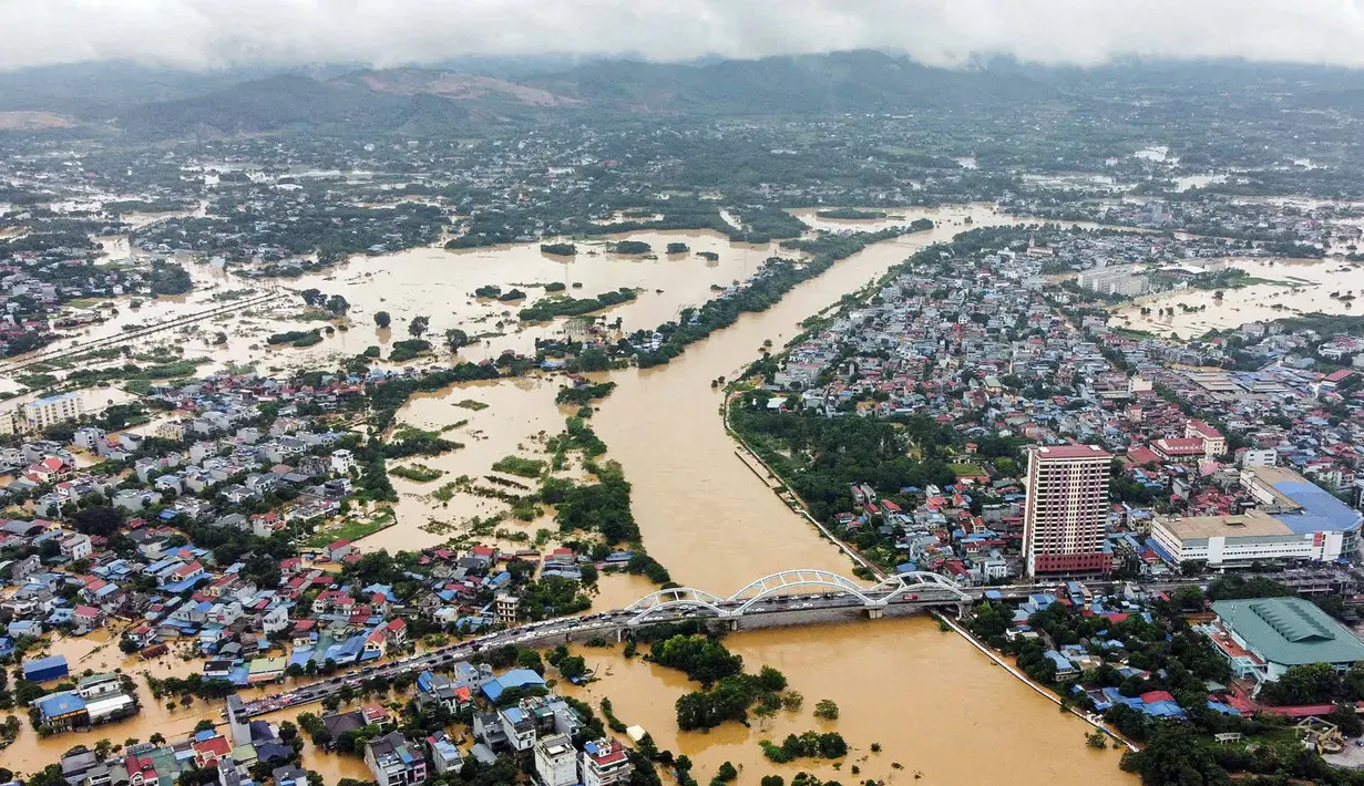 Foto udara memperlihatkan jalanan dan bangunan yang terendam banjir di Thai Nguyen, Vietnam bagian Utara pada Selasa 10 September 2024. (Xuan Quang/AFP)