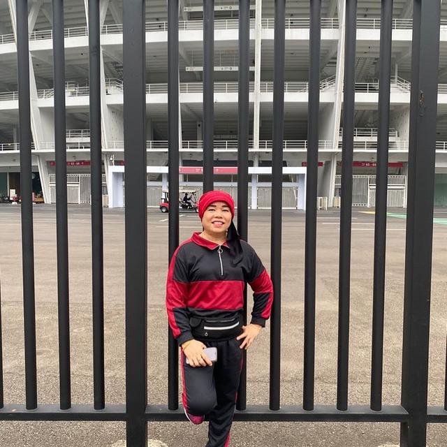 6 Gaya Dewi Zuhriati Oma Gala Tampil Kekinian Bak Anak Muda