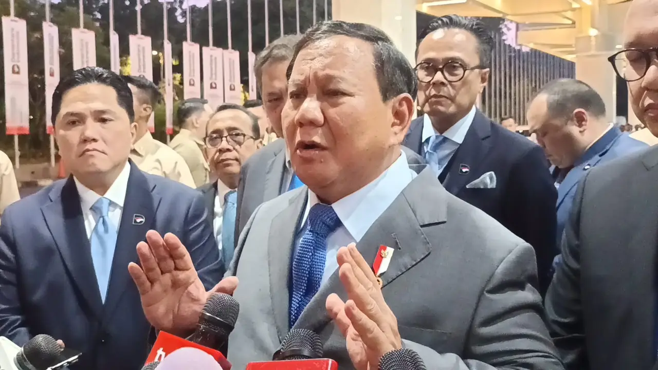 Presiden Prabowo Subianto usai  memberikan arahan tertutup kepada jajaran pimpiman Badan Pengelola Investasi (BPI) Daya Anagata Nusantara (Danantara) dan direksi BUMN dalam acara Town Jall Meeting Danantara di JCC Senayan.