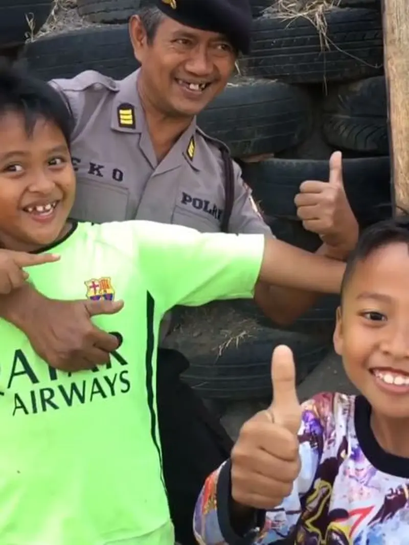 [Bintang] Video Masuk Pak Eko Viral, Ini Polisi yang Kocak dan Jago Lempar Berbagai Benda