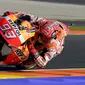 Pebalap Repsol Honda, Marc Marquez, berada di posisi kedua dengan catatan waktu 1 menit 29,741 detik pada sesi kualifikasi MotoGP Valencia, Sabtu (12/11/2016). (AFP/Jose Jordan)