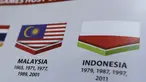 Bendera Merah-Putih dicetak terbalik pada buku Opening Ceremony SEA Games 2017 di Kuala Lumpur, Malaysia (20/8/2017). Indonesia melalui Kementrian Luar Negeri mengajukan note protes atas kesalahan tersebut. (AP Photo/Yau)